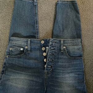 Lucky brand button- up high rise skinny jeans. Size 6/28.